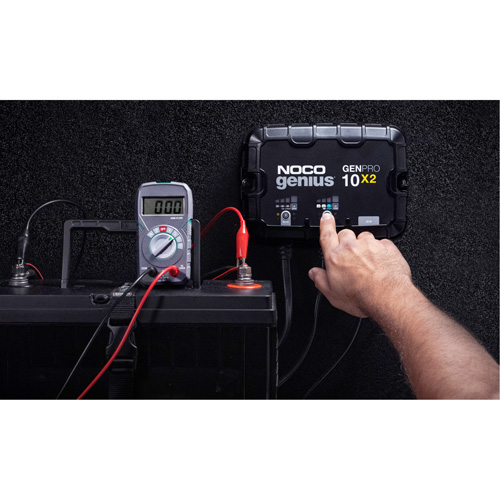 Chargeur de batterie embarqu&eacute; &agrave; 2 sorties de 20 amp&egrave;res GenPro10X2 Genius NRZ Safety Inc.