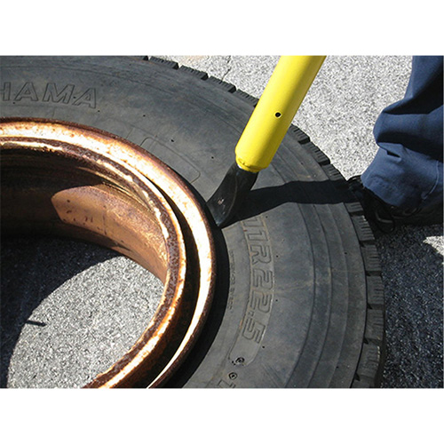 D&eacute;monte-talons &agrave; marteau coulissant NRZ Safety Inc.