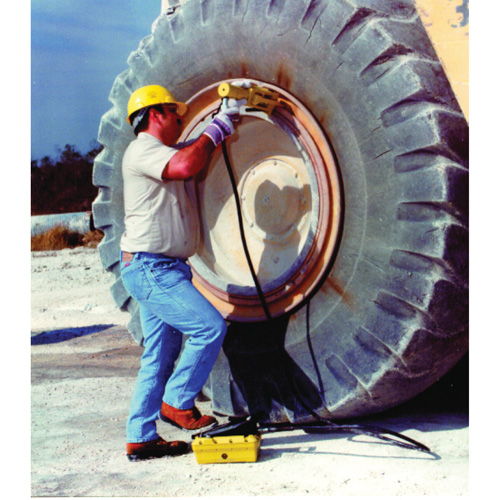 Ensemble de brise-talon pour pneus g&eacute;ants/&eacute;quipement de terrassement avec pompe hydraulique de 1/2 gallon NRZ Safety Inc.