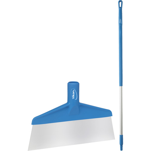 Grattoir &agrave; plancher avec manche, Bleu, 9-3/5" la x 55-9/10" lo NRZ Safety Inc.