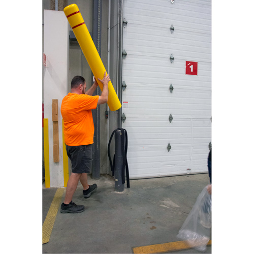 Capuchon en poly&eacute;thyl&egrave;ne pour borne de protection, 4-1/2" dia. x 52" l, Rouge/Jaune NRZ Safety Inc.