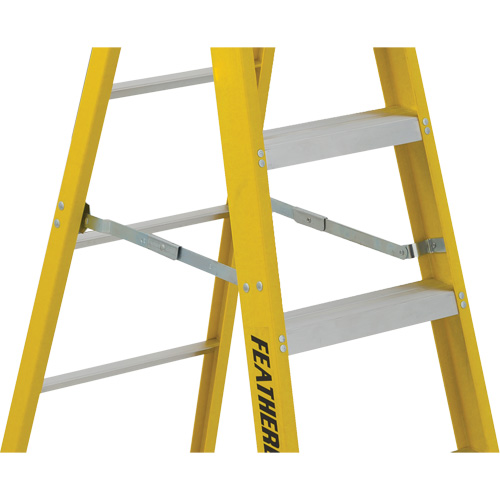 Industrial Heavy-Duty Stepladders (6900 Series), 4', Fibreglass, 300 lbs. Capacity, Type 1A NRZ Safety Inc.