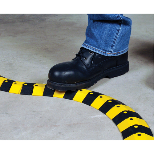 Syst&egrave;me de protection de c&acirc;bles Ultra-Sidewinder - petit , 39,5" x 3" x 0,75", 32000 lb (16 tonnes) NRZ Safety Inc.