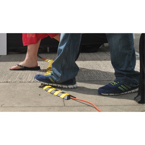 Syst&egrave;me de protection de c&acirc;bles Ultra-Sidewinder - petit , 39,5" x 3" x 0,75", 32000 lb (16 tonnes) NRZ Safety Inc.