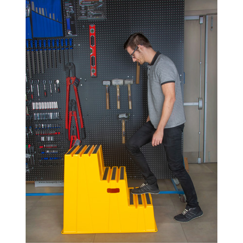 Escabeau industriel, 3 marches, 34-13/16" x 22-7/16" x Hauteur 28-1/2" NRZ Safety Inc.