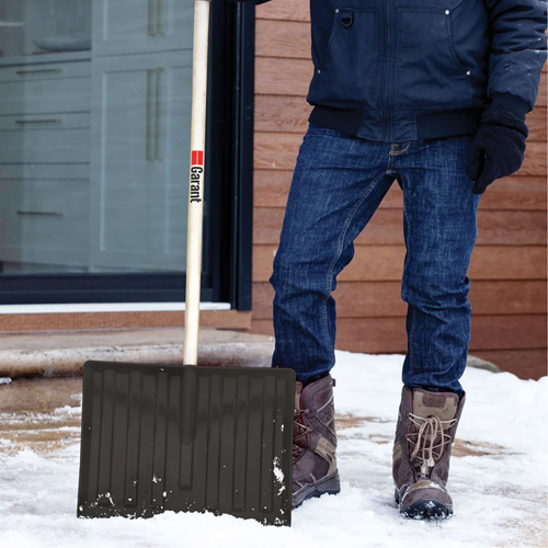 Nordic Snow Shovel, Polypropylene Blade, 17-3/4" Wide, D-Grip Handle NRZ Safety Inc.