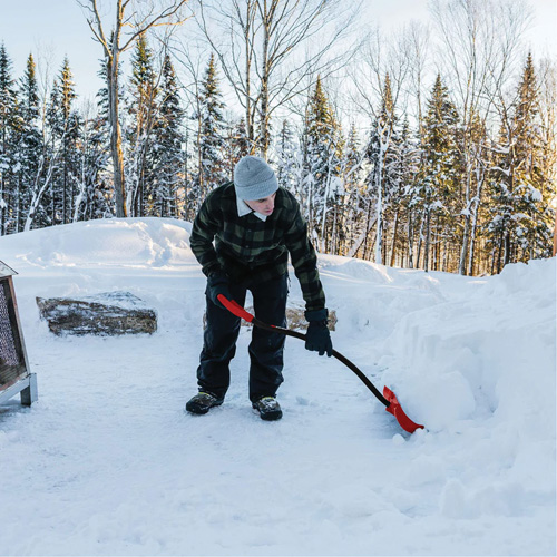Yukon Snow Shovel, Polypropylene Blade, 18" Wide, Ergonomic D-Grip Handle NRZ Safety Inc.