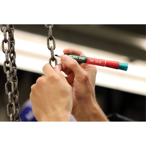 Marqueur &agrave; encre permanente et double couleur Markal Dura-Ink, Vert/Rouge, Pointe Ronde NRZ Safety Inc.