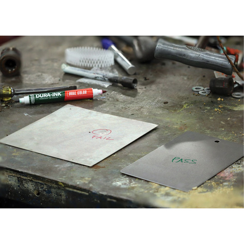 Marqueur &agrave; encre permanente et double couleur Markal Dura-Ink, Vert/Rouge, Pointe Ronde NRZ Safety Inc.