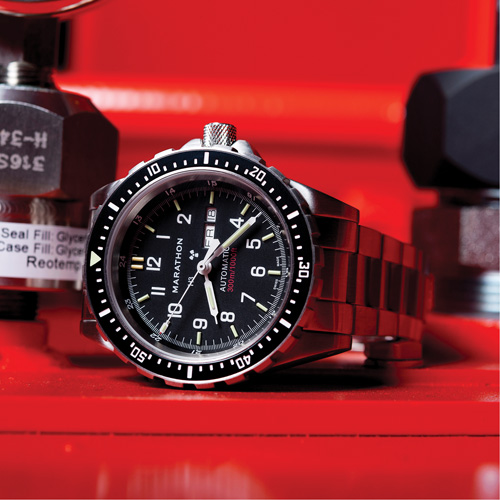 Tr&egrave;s grande montre automatique avec jour/date avec bracelet en acier inoxydable, Num&eacute;rique, &agrave; piles, 46 mm, Argent NRZ Safety Inc.