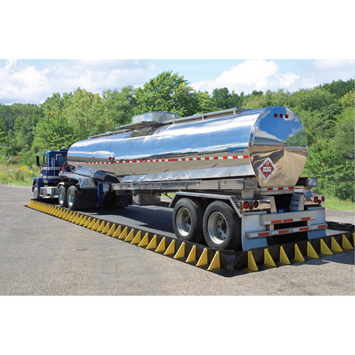 Berme repliable Stinger, Capacit&eacute; 5610 gal. US, 50' la x 15' lo x 12" h, Support &agrave; encliqueter NRZ Safety Inc.