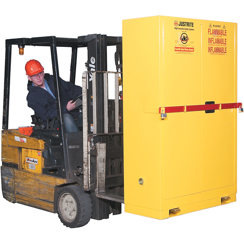 Armoire de rangement haute s&eacute;curit&eacute; avec barre en acier pour produits inflammables, 45 gal., 2 tablettes NRZ Safety Inc.