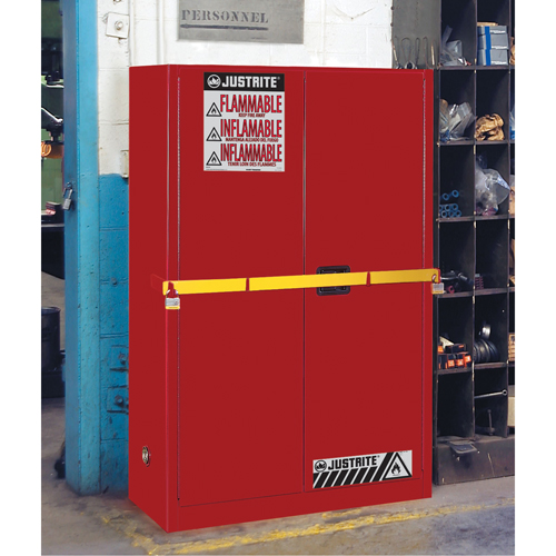 Armoire de rangement haute s&eacute;curit&eacute; avec barre en acier pour produits inflammables, 45 gal., 2 tablettes NRZ Safety Inc.