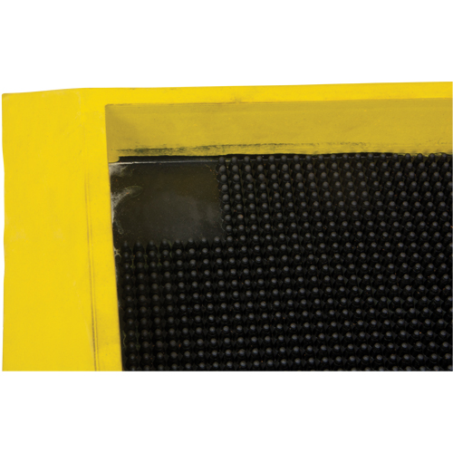 Tapis pour l'assainissement des chaussures, Caoutchouc, 2-2/3' la x 3-1/4' lo x 2-1/2" &eacute;pais, Jaune NRZ Safety Inc.