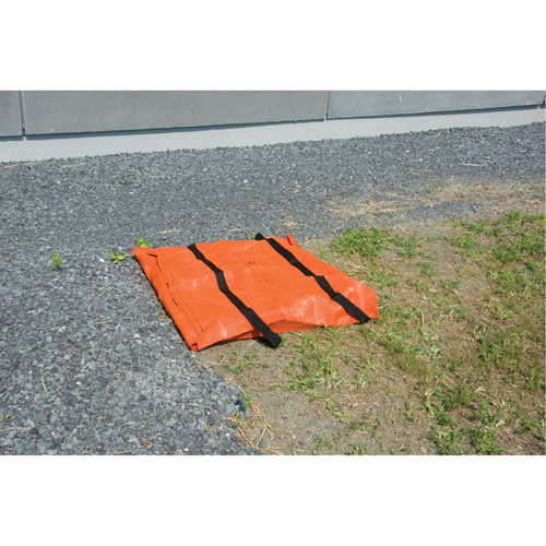 Tapis de drain pour eaux pluviales Grateguard, Huile & s&eacute;diments, 24" lo x 24" la NRZ Safety Inc.
