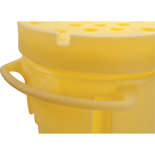 Trousse de lutte contre les d&eacute;versements de premi&egrave;re qualit&eacute;, Universel, Overpack/Baril de r&eacute;cup&eacute;ration, Absorbance de 95 gal. US NRZ Safety Inc.