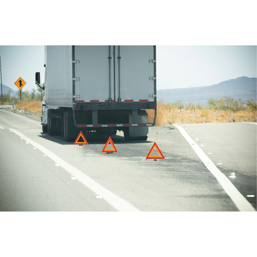 Ensemble de r&eacute;flecteurs triangulaires NRZ Safety Inc.