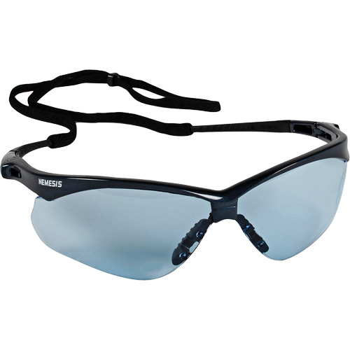 Lunettes de s&eacute;curit&eacute; Nemesis de Kleenguard, Lentille Bleu p&acirc;le, Anti-&eacute;gratignures, ANSI Z87+/R&eacute;pond ou surpasse la norme CSA Z94.3 NRZ Safety Inc.