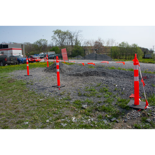 Poteau d&eacute;lin&eacute;ateur de qualit&eacute; sup&eacute;rieure, 42" h, Orange NRZ Safety Inc.