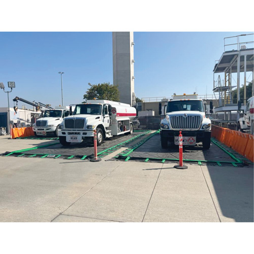 Rapid Rise Ultra-Containment Berm&reg;, 1683 US gal. Capacity, 15' W x 15' L x 12" H, Foam Wall NRZ Safety Inc.