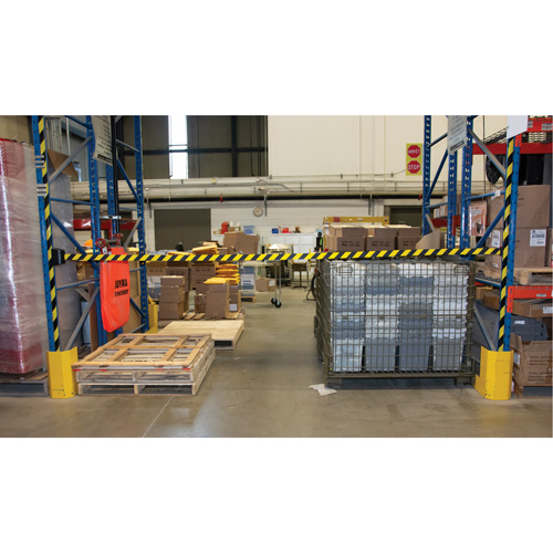 Barri&egrave;re murale magn&eacute;tique avec bande magn&eacute;tique, Plastique, Fixation magn&eacute;tique, 15', Ruban Noir et jaune NRZ Safety Inc.