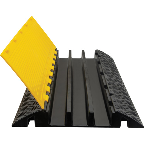 Protecteur de c&acirc;bles en polyur&eacute;thane, 3 canaux, 35,43" lo x 19,69" la x 3" h NRZ Safety Inc.