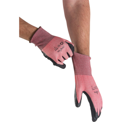 Gants &eacute;cologiques, l&eacute;gers, et r&eacute;sistants &agrave; la coupe, &agrave; haute dext&eacute;rit&eacute;, Taille 8, Calibre 18, Rev&ecirc;tement Mousse de nitrile, Enveloppe en Acier inoxydable/PEHP/rPET, ASTM ANSI niveau A4 NRZ Safety Inc.