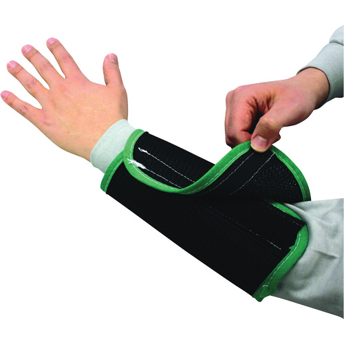 Manchette en maille de canne &agrave; double &eacute;paisseur Kut Gard, Nylon, 9", ASTM ANSI niveau A4, Noir NRZ Safety Inc.