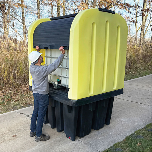 Palette anti-d&eacute;versement jaune &agrave; couvercle rigide roulant, 65" lo x 65" la x 101" h, Capacit&eacute; de charge 5000 lb NRZ Safety Inc.