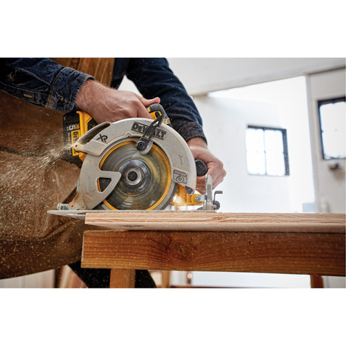 Max Cordless Circular Saw (Tool Only), 7-1/4", 20 V NRZ Safety Inc.