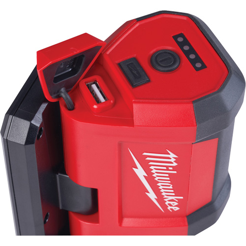 Projecteur &agrave; faisceau large pour entretien et r&eacute;paration avec chargeur USB M12 Rover, DEL, 700 lumens NRZ Safety Inc.