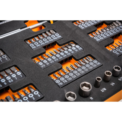Jeu d'outils &agrave; t&ecirc;te &eacute;troite pour m&eacute;canicien dans un plateau de rangement en mousse NRZ Safety Inc.
