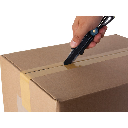 Couteau professionnel de 18 mm avec verrouillage &agrave; cliquet, Acier inoxydable, Robuste, Prise en Plastique NRZ Safety Inc.