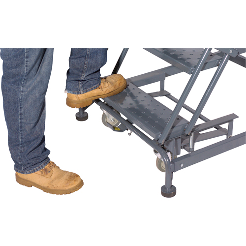 &eacute;chelles roulantes avec pied verrouillable activ&eacute; par le poids, 6 marches, Largeur de la marche 24", Hauteur de la plateforme 60", Acier NRZ Safety Inc.