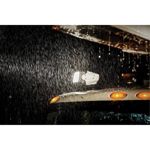 Projecteur orientable polyvalent &agrave; t&eacute;l&eacute;commande, DEL, 4250 lumens NRZ Safety Inc.