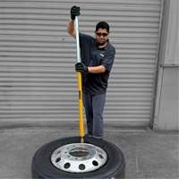 D&eacute;monte-talons &agrave; marteau coulissant NRZ Safety Inc.