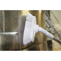 Brosse de lavage aliment&eacute;e en eau et &agrave; angle r&eacute;glable, Soies Doux, Longueur de 9-1/4", Vert NRZ Safety Inc.