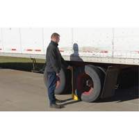 Cale de roue avec poign&eacute;e ergonomique, Acier, Jaune, 8" la x 10-3/4" p x 9-1/8" h NRZ Safety Inc.