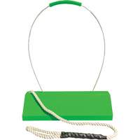 Cale de roue pour avion Checkers Safety SafeRay avec poign&eacute;e ergonomique &agrave; cordage en boucle, Ur&eacute;thane, Vert fluorescent, 24" la x 8" p x 6" h NRZ Safety Inc.