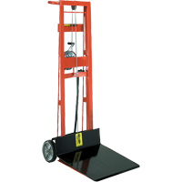 Empileur &agrave; plateforme, M&eacute;canisme Treuil manuel, Capacit&eacute; de 750 lb, Levage max de 40" NRZ Safety Inc.