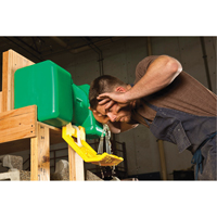 Poste de douche oculaire, Aliment&eacute; par gravit&eacute;, Capacit&eacute; 9 gal., Conformit&eacute; ANSI Z358.1 NRZ Safety Inc.