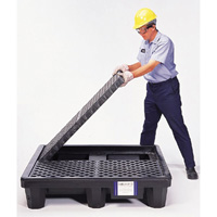 Ultra-Spill Pallet mod&egrave;le &eacute;conomique, 4 barils, Capacit&eacute; de d&eacute;versement 66 gal. US, 53" x 53" x 11,8" NRZ Safety Inc.