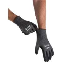 Gants &eacute;cologiques, l&eacute;gers, et r&eacute;sistants &agrave; la coupe, &agrave; haute dext&eacute;rit&eacute;, Taille 8, Calibre 21, Rev&ecirc;tement Mousse de nitrile, Enveloppe en Acier inoxydable/PEHP/rPET, ASTM ANSI niveau A5 NRZ Safety Inc.