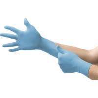 Gants jetables Vesatility 92-134 MICROFLEX, 5.5/6/T-petit, Nitrile, 2,76-mil/3,94-mil, Sans poudre, Bleu, Classe 2 NRZ Safety Inc.