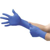 Gants jetables N21 MICROFLEX, 6,5/7/Petit, Nitrile, 4,7 mils/5,5-mil, Sans poudre, Cobalt, Classe 2 NRZ Safety Inc.