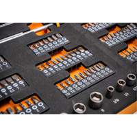 Jeu d'outils &agrave; t&ecirc;te &eacute;troite pour m&eacute;canicien dans un plateau de rangement en mousse NRZ Safety Inc.