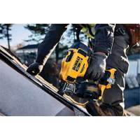 15° Cordless Coil Roofing Nailer Kit, 20 V, Lithium-Ion NRZ Safety Inc.