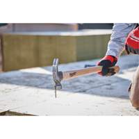 Marteau de charpente &agrave; face frais&eacute;e, 23 oz, Prise en Bois NRZ Safety Inc.