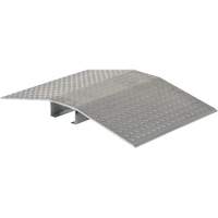 Traverse de protection en aluminium pour c&acirc;bles et boyaux, 48,03" x 24" x 4,5", 2000 lb (1 tonne) NRZ Safety Inc.